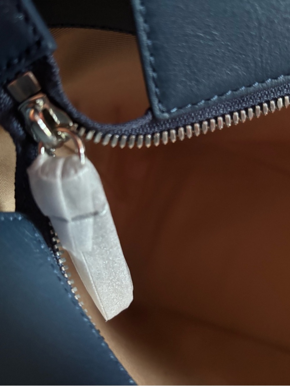 NWT MCM Aren Tote – Blue Denim Visetos – BRAND NEW Full Set (Dust Bag & Papers) - Picture 5 of 12